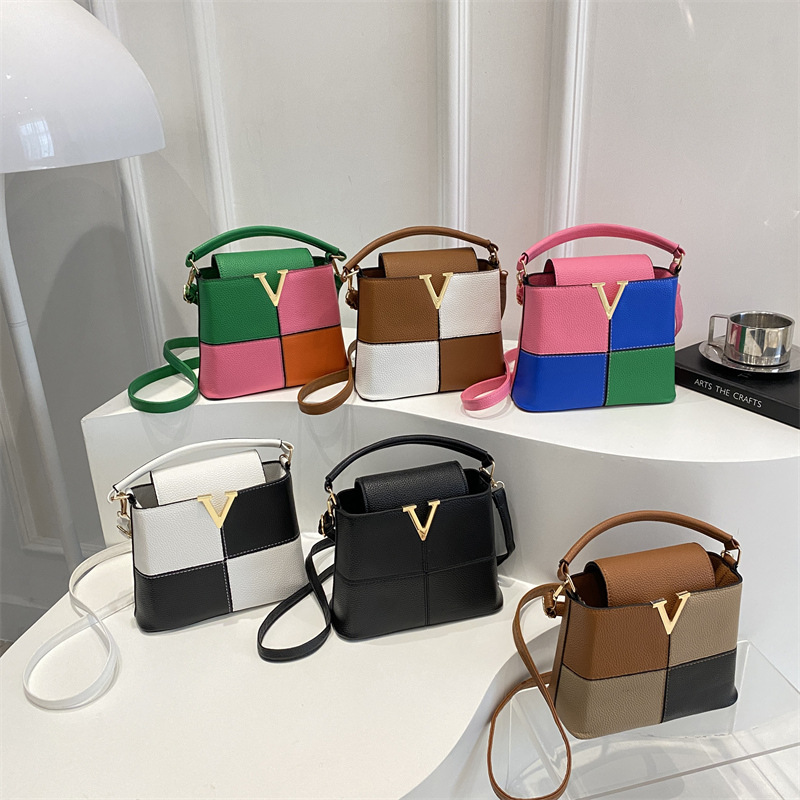 Стильные мини-сумки с V-образн – обзор и цена Women Bags Logo
