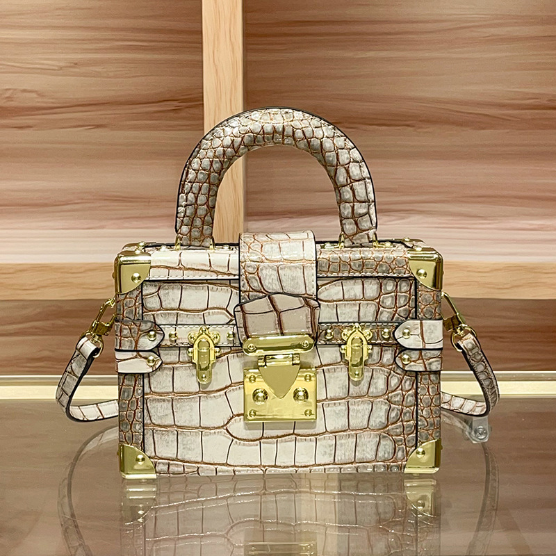 Модная дизайнерская сумка для  – обзор и цена Women Bags Logo