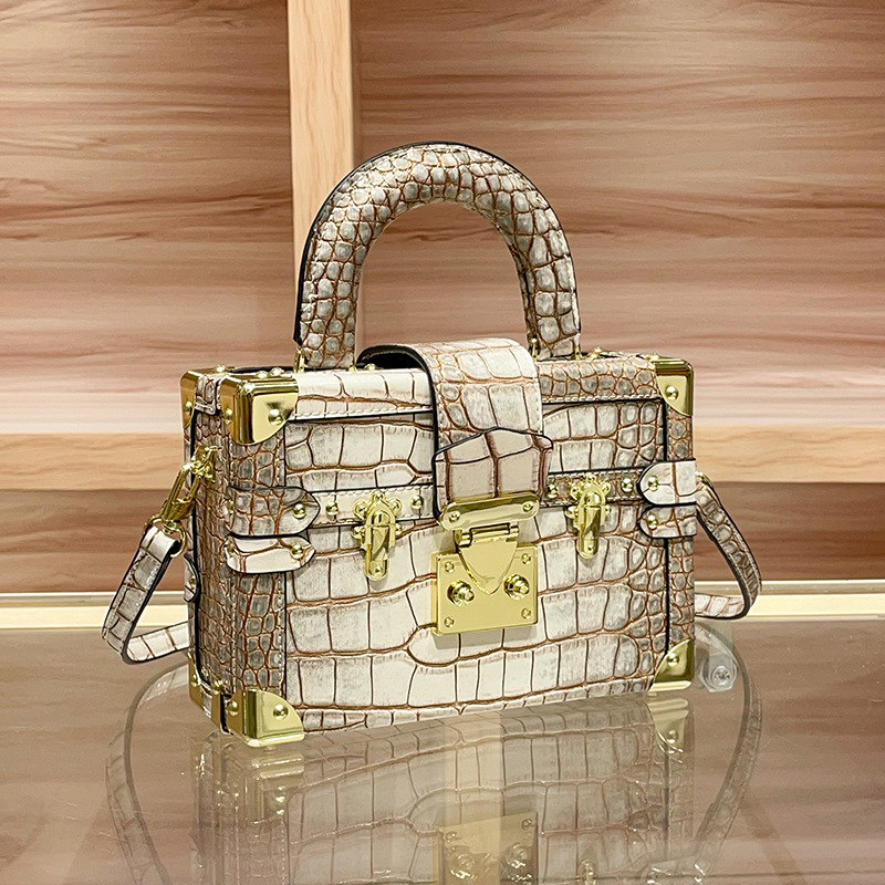 Модная дизайнерская сумка для  – обзор и цена Women Bags Logo