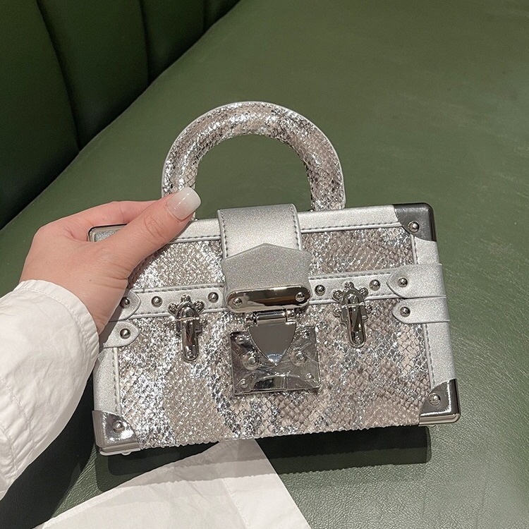 Модная дизайнерская сумка для  – обзор и цена Women Bags Logo
